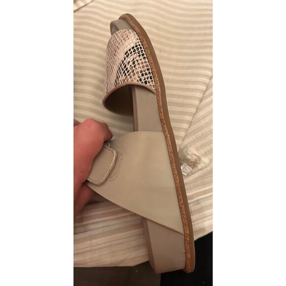 Sofft Amalfi Snake Embossed Slip On Size 8.5 - Picture 3 of 7